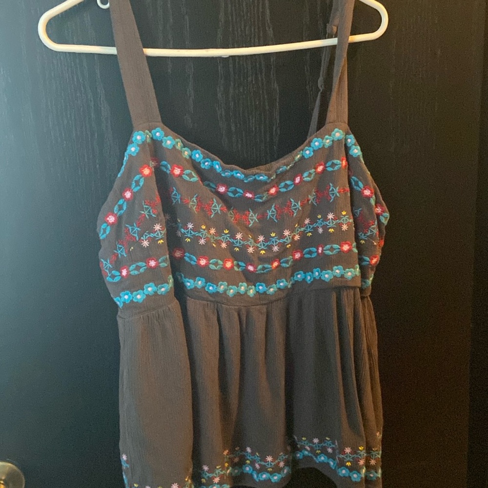 Women’s torrid size 2 summer top with nice embroider on it